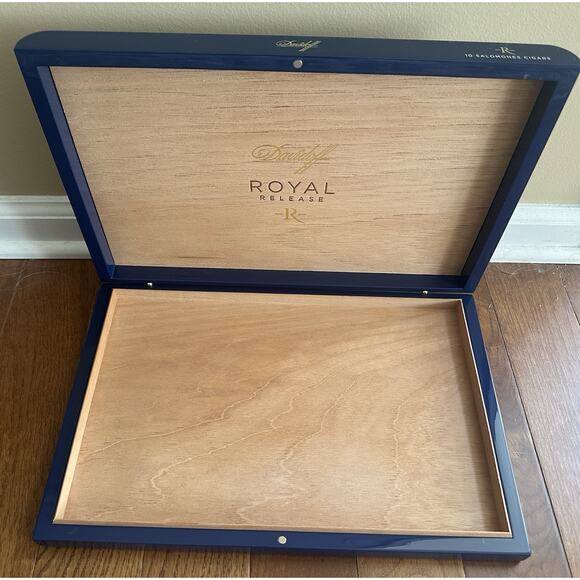 Davidoff Cigars Royal Release EMPTY Robusto Cigar Box Blue - Picture 2 of 5